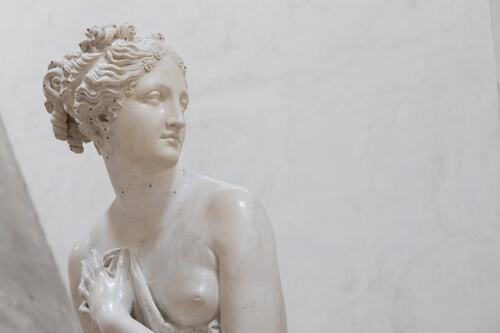 Eine Venus-Statue fliegt aus dem Amt – wegen „sexueller Belästigung“