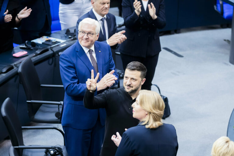 Bundestagspräsidentin kritisiert Mode der Abgeordneten – eine Schande für die Demokratie