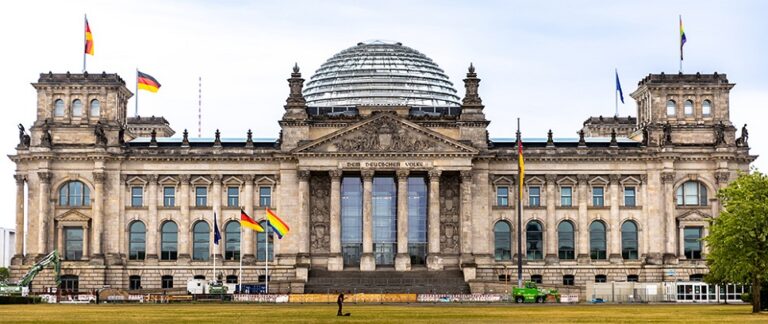 Regenbogenfahne auf dem Reichstag: Merz’ Diktat erstickt die Freiheit