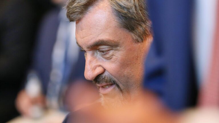 Peinliches Statement Söders: Merz als „Leader Europas“ inmitten diplomatischer Katastrophe