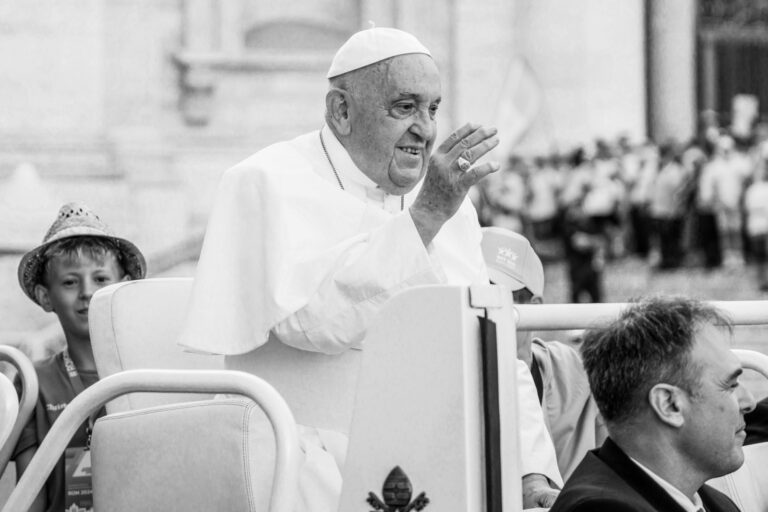 Papst Bergoglio und die Verschwörung der Impfzwang