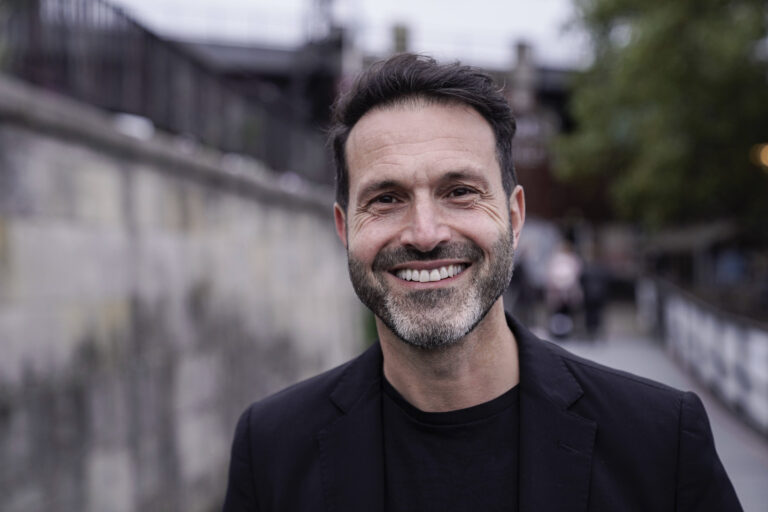 Schmutzige Aktionen in der Berliner Queer-Szene: Rücktritt des Kulturschaffenden Alfonso Pantisano unvermeidlich