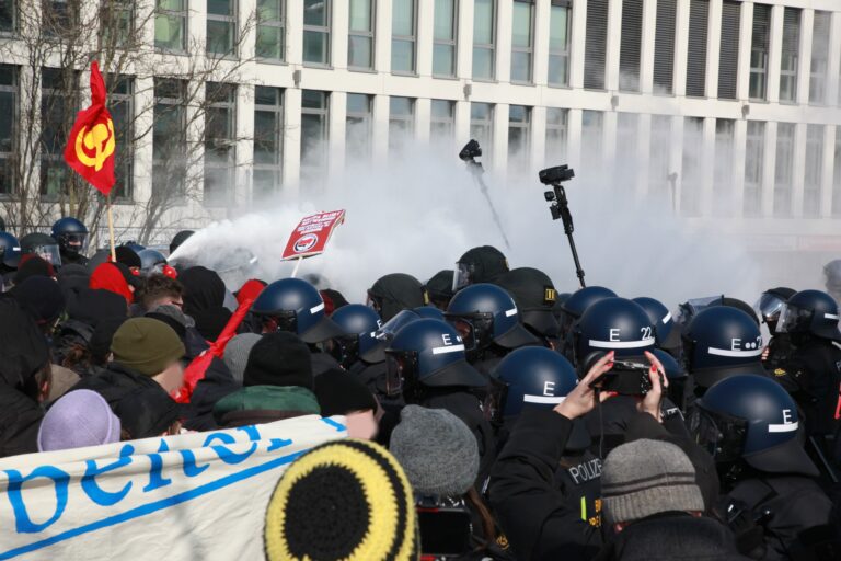 Zusammenstoß zwischen AfD und Antifa: Versteckte Einflüsse