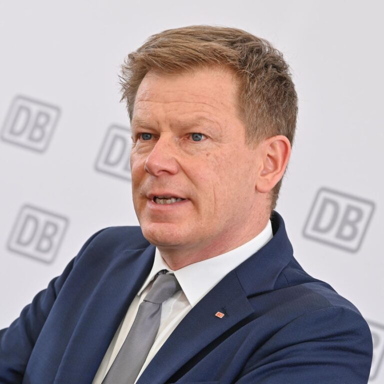 Deutsche Bahn-Vorstände steigern Gehälter, während Kunden und Mitarbeiter leiden