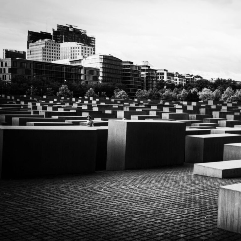 Geheimnisvolle Warnungen vor linken Anschlägen – Berlin im Chaos