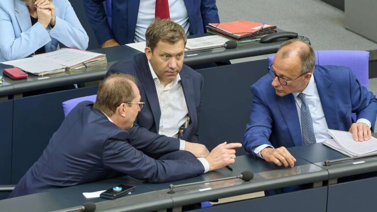 Asylklagen überrollen das System: Richterbund kritisiert Merz’ Regierung