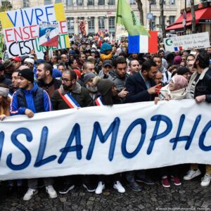 Krieg gegen die Meinungsfreiheit: Durchsuchungen bei X-Büros in Frankreich