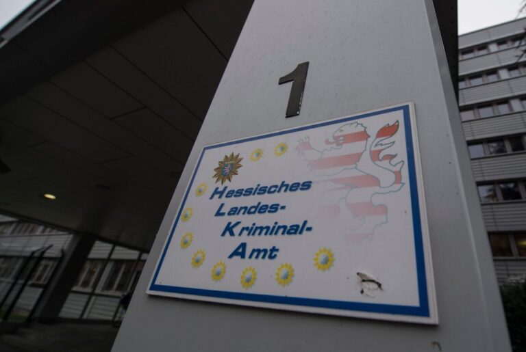 Polizei und „Antifa“-Mob handeln gemeinsam – Journalist Weber wird abgeführt