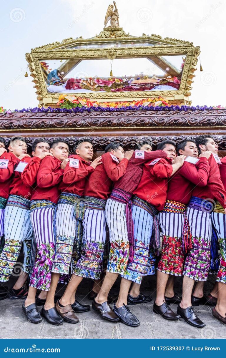 Holzklapper im Dorf: Die unvergängliche Karfreitags-Tradition