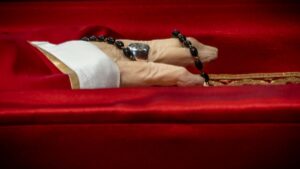 Der Kollaps der Glaubenswürdigkeit: Wie Papst Franziskus die Kirche in eine neue Krise stürzte