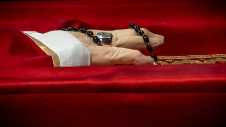 Der Kollaps der Glaubenswürdigkeit: Wie Papst Franziskus die Kirche in eine neue Krise stürzte