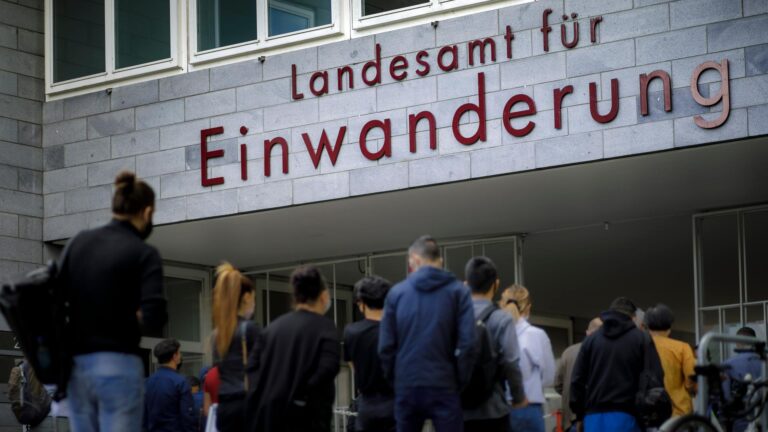 Gratis-Haus, kein Beitrag – Die deutsche Einwanderungspolitik im Zusammenbruch