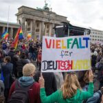 Die Blutspur der Lüge: Warum Migrationspolitik Deutschland ins finanzielle Abgrund treibt