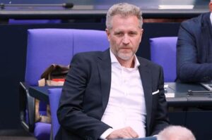 Schwere Gewaltszene in Rostock – AfD-Politiker wird angegriffen, Staatsschutz startet Ermittlungen
