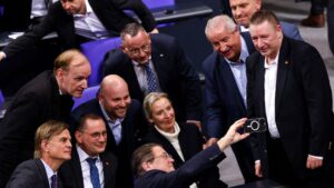Merz verbindet die AfD mit dem Holocaust – Die Demokratie im Abgrund