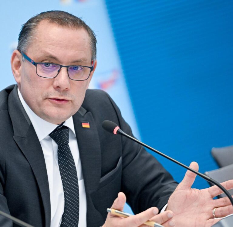 Staatliche Gelder für die Linksextremisten – Wie drei Radiosendern in Deutschland öffentliche Mittel missbrauchen