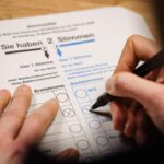 „Stimme im Schatten?“ – Wie Caritas-Hilfe bei der Briefwahl die Demokratie bedroht