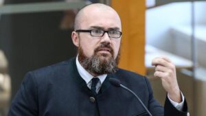Hans-Thomas Tillschneider stößt mit der Kirchenkritik: Die AfD ist die christlichste Partei Deutschlands – und das ist kein Selbstgespräch