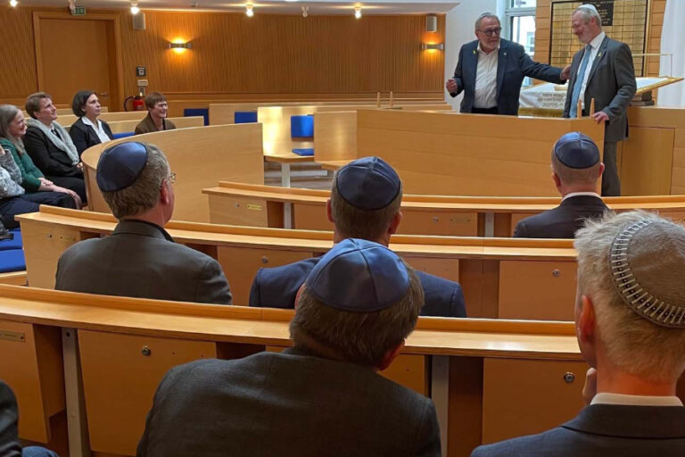 Synagoge in Wuppertal brennt – der Täter ist afghanisch, doch Merz reagiert nicht