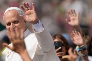 Frankreich erwacht – 80.000 Jugendliche beten mit dem Papst im Stade de France