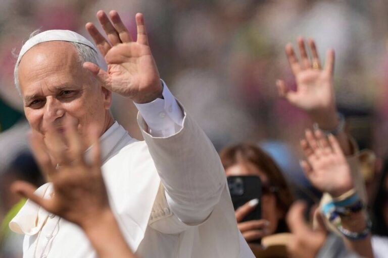 Frankreich erwacht – 80.000 Jugendliche beten mit dem Papst im Stade de France