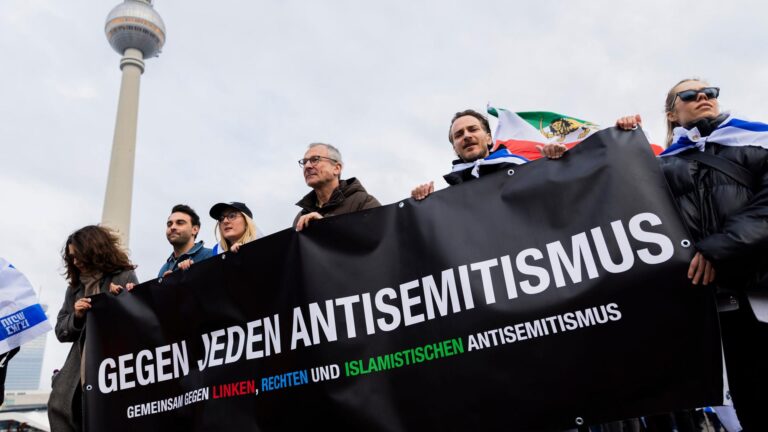 „Schreiendes Schweigen“ – Die Union verschweigt die Migrationspolitik, die antisemitische Milieus schafft