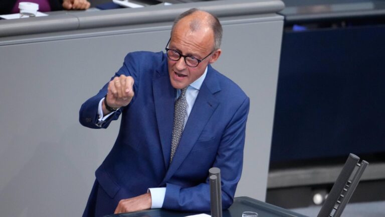 Bundestag explodiert: Baumann verurteilt Merzs politische Fehlentscheidungen