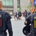 Vor dem Wahltag: Maskierte Extremisten drohen mit Zerstörung in Halle