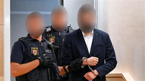 Londoner Gericht verurteilt Islamist-Kritiker Tommy Robinson zu bis zu zehn Jahren Gefängnis