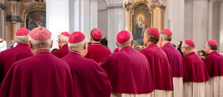 Christus wird zum POC-Otter – wo sind die Bischöfe?